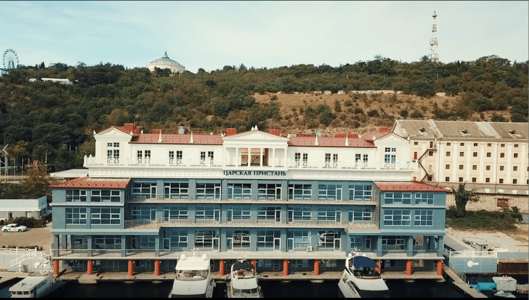 Остекление здание яхт-клуба «Царская Пристань» в г. Севастополь